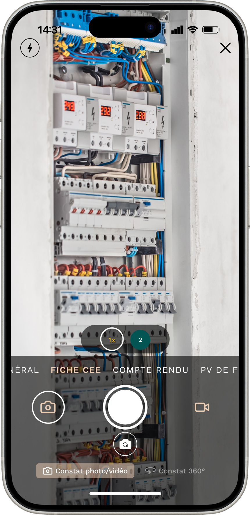 Interface de l'application NoContest affichant la prise de photo d'un tableau électrique pour réaliser un constat CEE sur chantier.